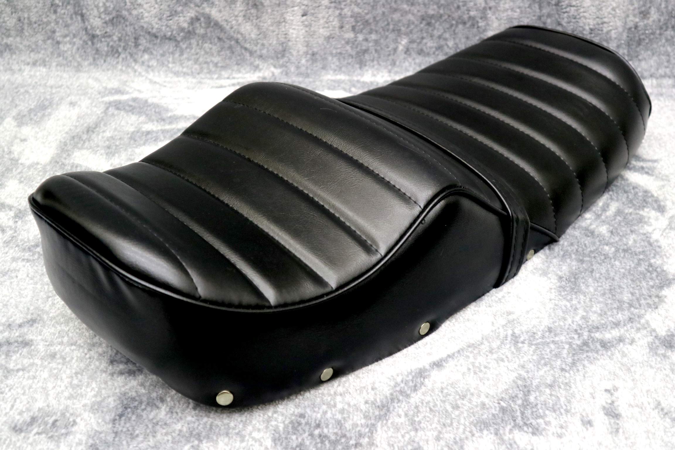 スズキ GT380 GT550 後期型 純正シート 鉄ベース 当時物 美品 1スタ